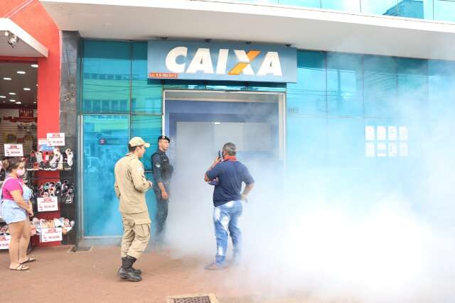 Disparo de alarme ativa fuma&ccedil;a de seguran&ccedil;a e assusta clientes de banco