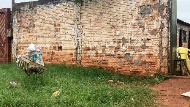 Em briga por drogas, mulher d&aacute; quatro facadas em marido nas Moreninhas 