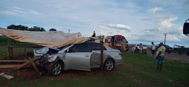 Casal fica ferido em acidente na BR-060