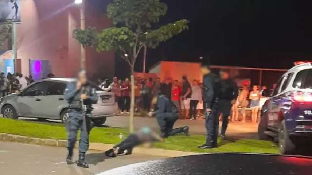 Homem &eacute; socorrido ap&oacute;s ser esfaqueado, mas morre no hospital 
