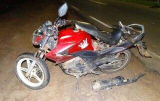 Motociclista fica gravemente ferido ao colidir na traseira de outra moto 