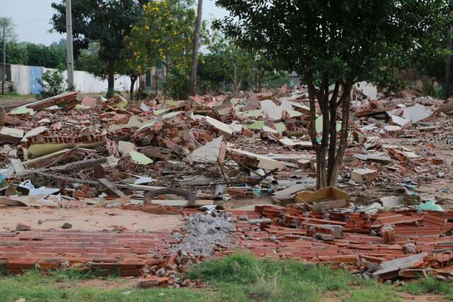 Ex-prefeito e servidores s&atilde;o cobrados em R$ 1,9 milh&atilde;o por casas n&atilde;o constru&iacute;das