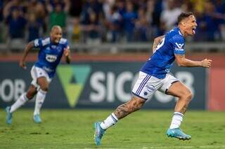 Jogadores do Cruzeiro em campo durante a partida desta noite. (Foto: @Staff_images)