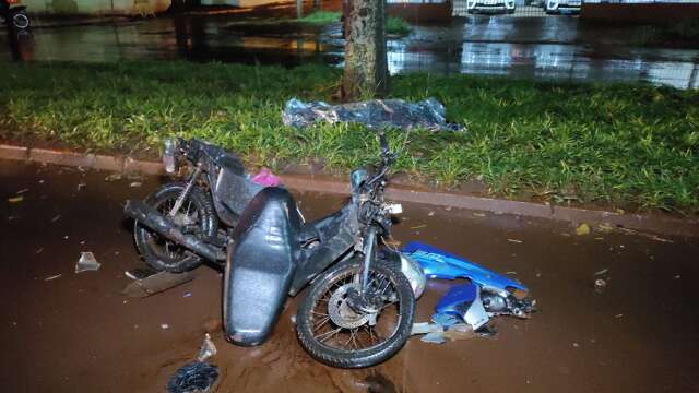 Motociclista avan&ccedil;a preferencial e morre ap&oacute;s bater em caminhonete 