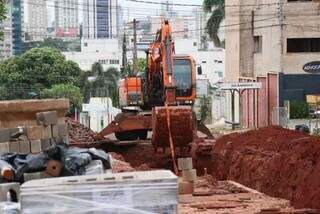 Obras do Reviva interditam ruas na área central de Campo Grande (Foto: Henrique Kawaminami)