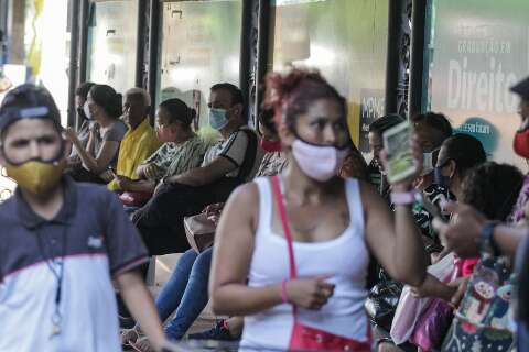 "Quem decreta pandemia ou endemia é a OMS", diz secretária sobre flexibilizações