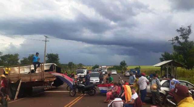 Protestos avan&ccedil;am e bloqueiam 70 pontos no Paraguai