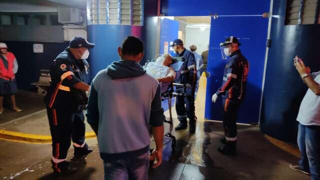 Trabalhadores s&atilde;o baleados na troca de turno em frigor&iacute;fico
