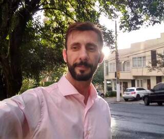 Devanir Paltanin, de 46 anos, posando para selfie. (Foto: Facebook/Reprodução)