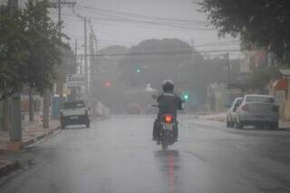 Capital tem máxima prevista de 24ºC e meteorologia indica mais chuva ao longo do dia. (Foto: Henrique Kawaminami)