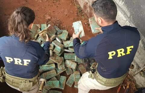 PRF apreende 124 kg de cocaína dentro de caminhão na MS-040, em Campo Grande
