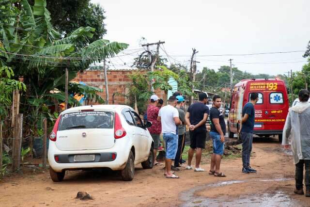 Motoristas de aplicativo recuperam carro de colega ap&oacute;s assalto