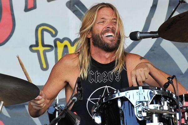 Taylor Hawkins, baterista do Foo Fighters, morre aos 50 anos 