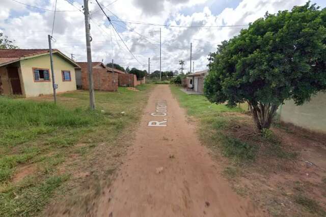 Com arma na m&atilde;o, bandido d&aacute; mata-le&atilde;o em idoso e assalta mercearia