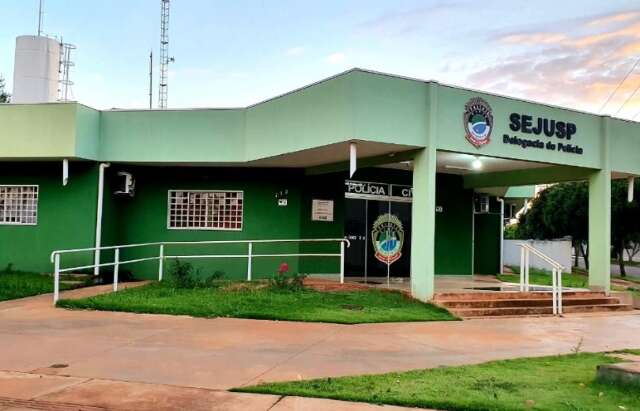  Idoso escreve carta e tenta se matar ap&oacute;s esfaquear esposa duas vezes