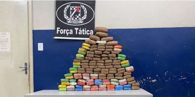 Traficante tenta se esconder em rio, mas &eacute; preso com 130 quilos de coca&iacute;na