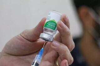 Vacina da gripe utilizada na campanha de imunização no ano passado. (Foto: Henrique Kawaminami)