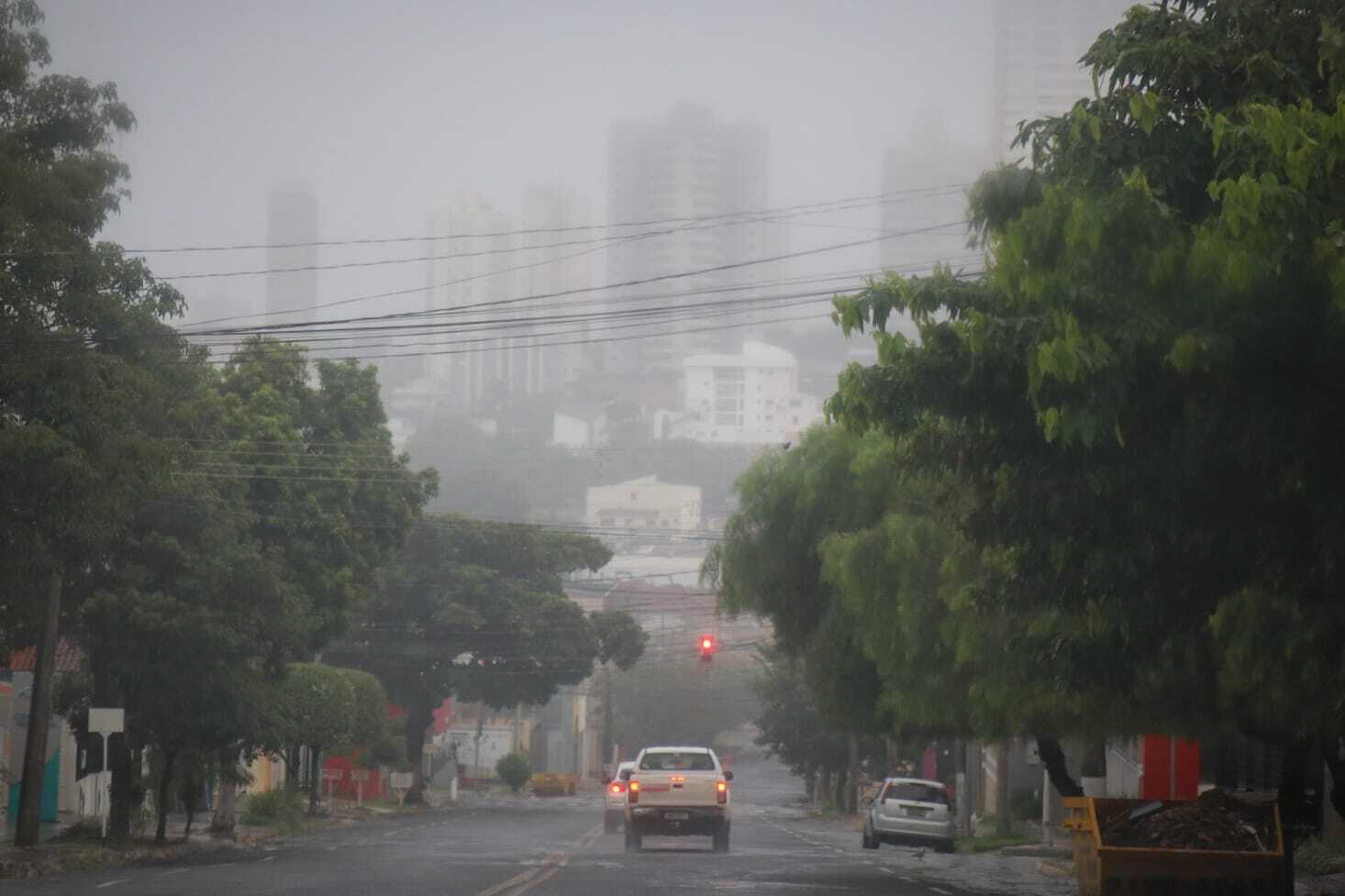 Caiu a temperatura aí pra vocês também? De 39º a tarde, caiu para