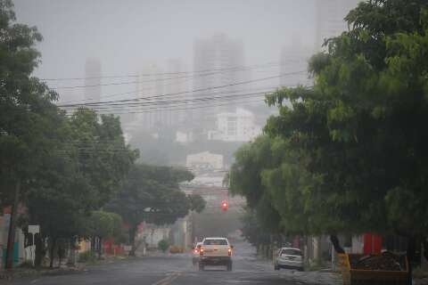 Capital amanhece com chuva e neblina; temperatura não deve passar dos 24ºC