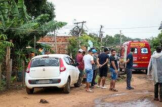 Motoristas de aplicativo recuperam carro de colega após assalto Motoristas de aplicativo recuperam carro de colega após assalto