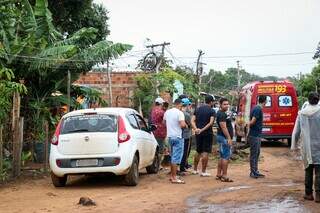 Vários motoristas de aplicativo ajudaram nas buscas por veículo roubado. (Foto: Henrique Kawaminami)