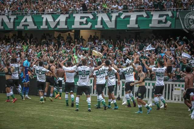  Coritiba fica no 1 a 1 contra o Athletico Paranaense e garante vaga na final 