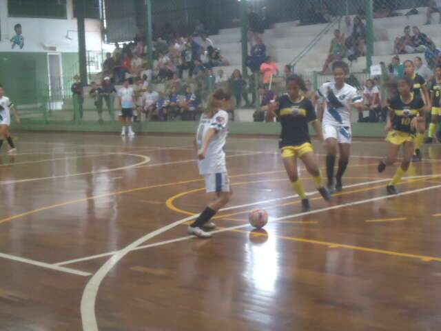 Goleada por 9 a 1 marca rodada de s&aacute;bado da Copa Pelezinho Feminino de futsal