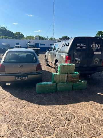Casal &eacute; preso a caminho do PR com ve&iacute;culo abarrotado de maconha 