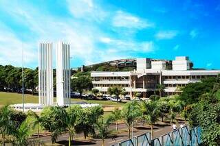 Vista do paliteiro e da biblioteca do UFMS em Campo Grande. (Foto: Arquivo)