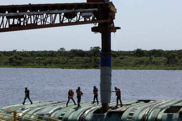 Primeira exporta&ccedil;&atilde;o do ano pela hidrovia sai do Rio Paraguai rumo a Argentina