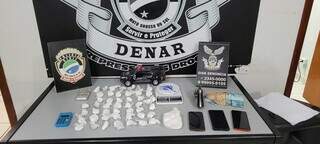 Respons&aacute;vel por &quot;delivery&quot; de drogas, traficante &eacute; preso com coca&iacute;na e rev&oacute;lver 