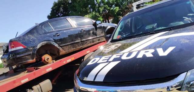 Carro roubado pr&oacute;ximo &agrave; Base A&eacute;rea durante sequestro &eacute; recuperado