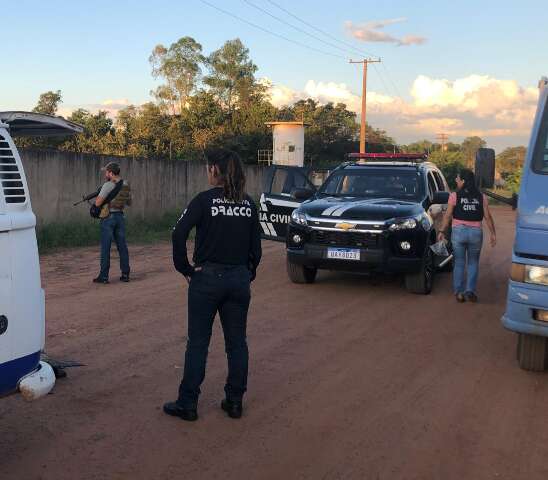 Dupla &eacute; presa enquanto retornava para a Gameleira com coca&iacute;na e maconha 