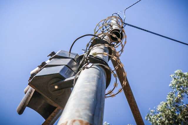 Concertina em sem&aacute;foros protege fios de furto e Agetran estuda outra estrat&eacute;gia