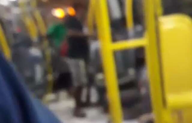 Briga em &ocirc;nibus antecedeu abordagem com agress&atilde;o envolvendo PMs 