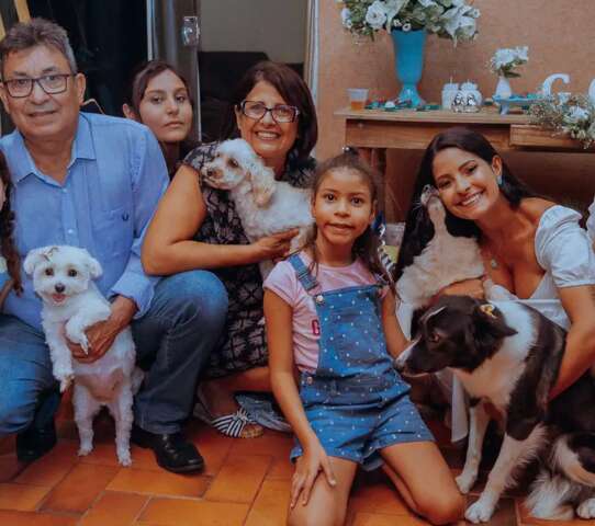 Fam&iacute;lia tem 4 c&atilde;es envenenados e mortos em 48h no Nova Lima