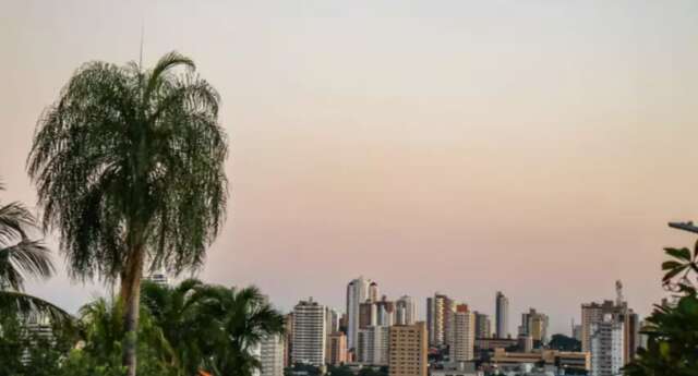 Previs&atilde;o para hoje &eacute; de virada do tempo, com chegada de frente fria e chuva