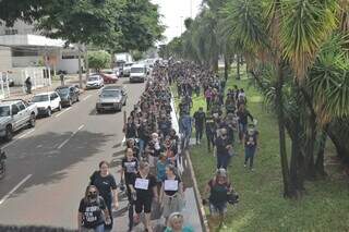 Servidores administrativos em protesto realizado na sexta-feira (25). (Foto: Paulo Francis/Arquivo)