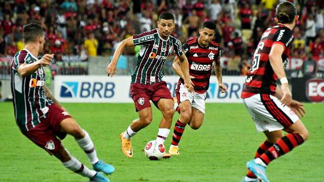 Com atua&ccedil;&atilde;o decisiva de Cano, Fluminense vence o Flamengo por 2 a 0