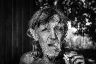 Homem vive isolado há cerca de 18 anos após cansar das cidades. (Foto: Marcos Maluf)