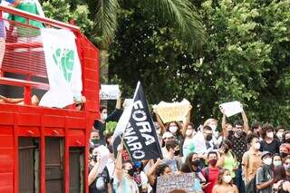 Protesto reuniu cerca de 300 estudantes e carro de som. (Foto: Henrique Kawaminami)