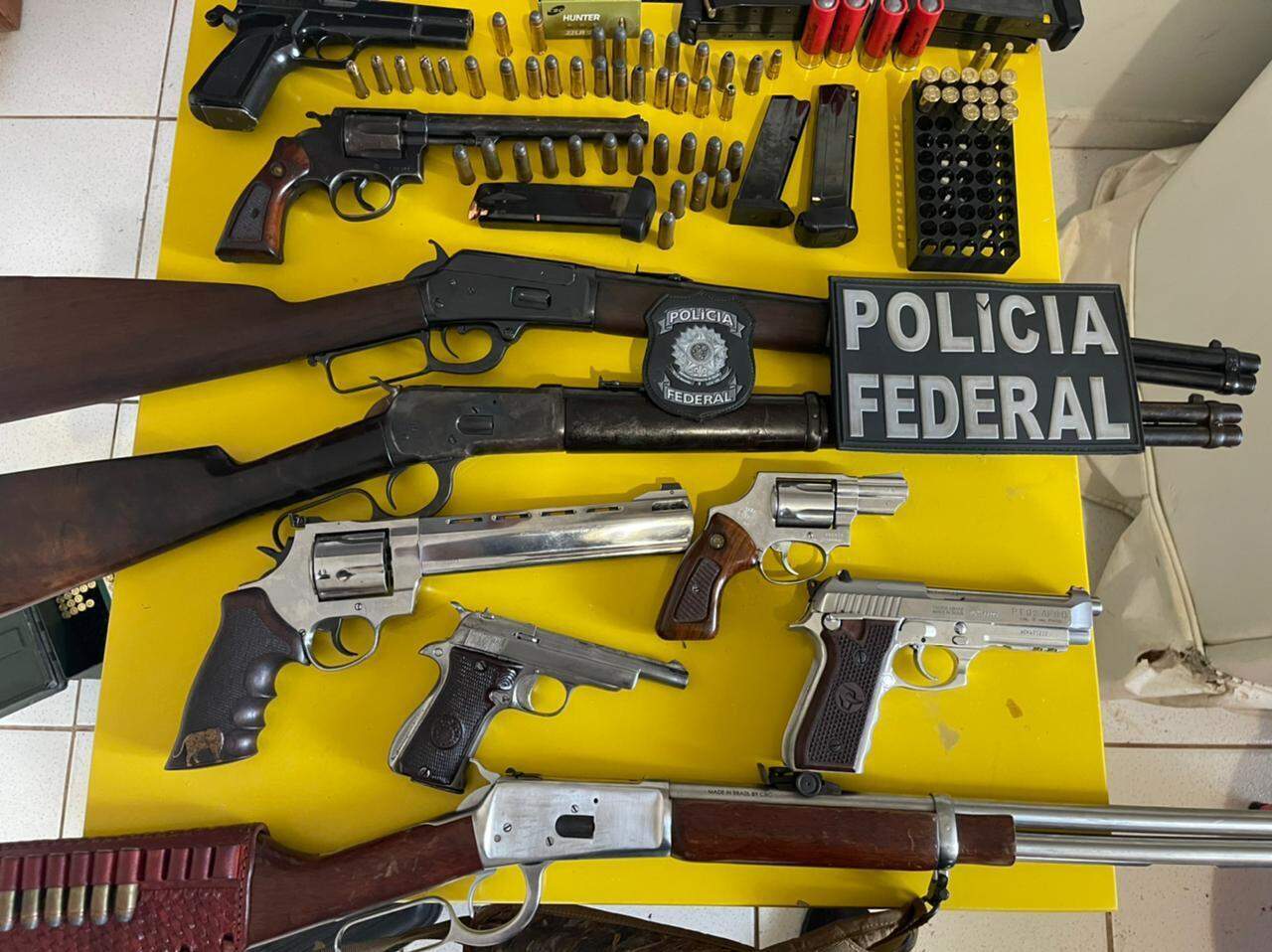 Operações da Polícia Federal miram armas de CACs em sete Estados