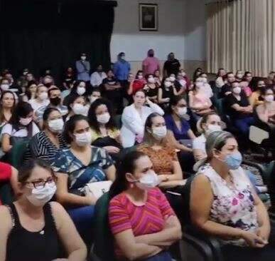 Enfermagem aceita proposta de aux&iacute;lio alimenta&ccedil;&atilde;o e cancela greve