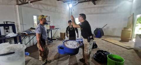 Paraguai fecha laboratório que refinava cocaína para facções da fronteira