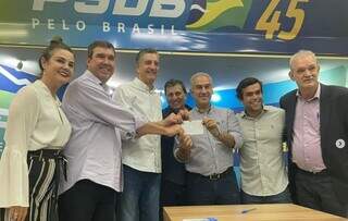 Deputado federal, Dagoberto Nogueira assinou a ficha de filiação ao PSDB ao lado de vários tucanos. (Foto: Instagram)