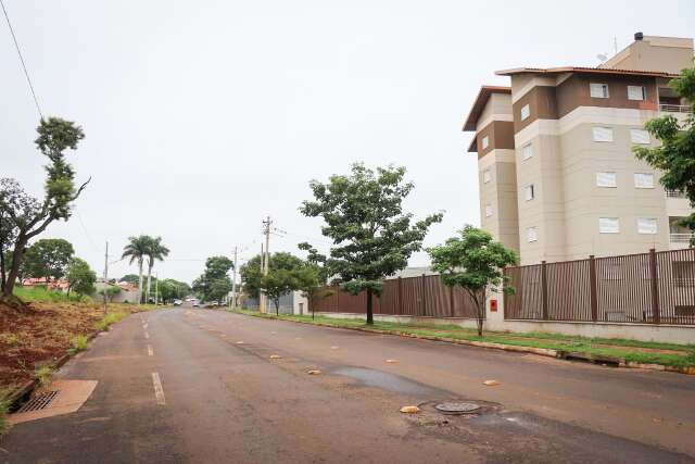 Homem espanca e tenta estuprar mulher que &eacute; salva por porteiro