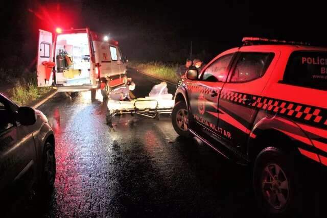 Jovem se joga na frente de carreta ap&oacute;s matar a av&oacute; e a cuidadora dela