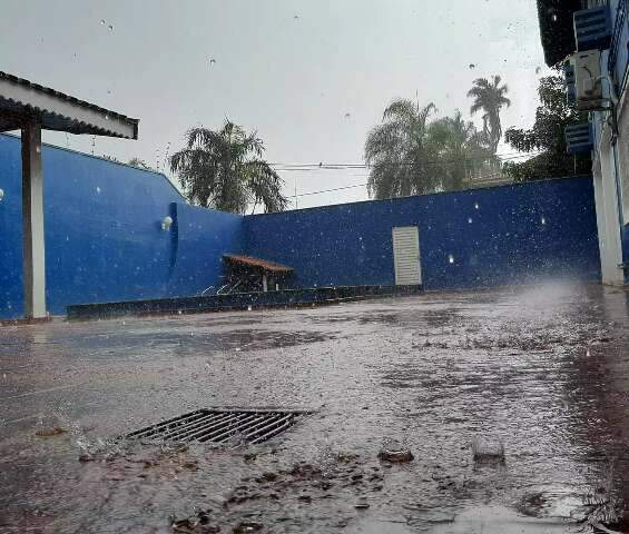 Pancadas de chuva s&atilde;o registradas em pontos isolados da Capital neste domingo 