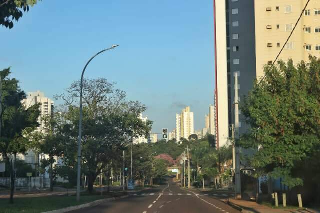 Frente fria vai embora e domingo come&ccedil;a com sol forte em Campo Grande