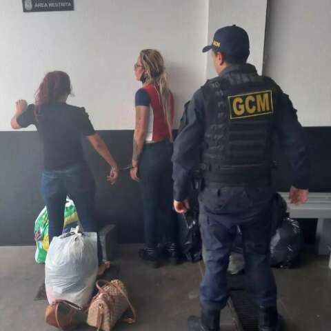 Grupo de mulheres &eacute; flagrado fazendo arrast&atilde;o no Centro e duas s&atilde;o presas